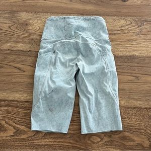 Lululemon Fast and Free Short 10" City Grit White Blue Fog